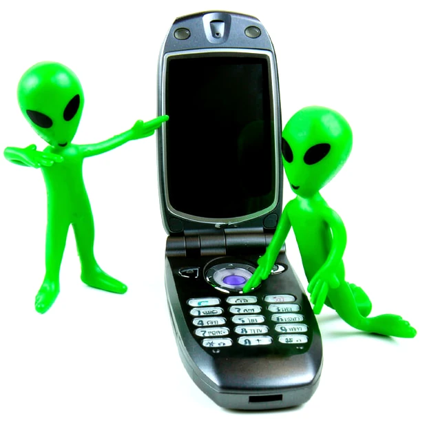 aliens on phone